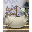 LV Baia MM M22822 Accattivante borsa a mezzaluna albicocca