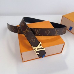 Sito Replica Pari all'originale replica Cintura reversibile Louis Vuitton LV con iniziali 30 mm M0565V Tela monogramma imitazioni Miglior Prezzo Pari all'originale replica Cintura reversibile Louis Vuitton LV con iniziali 30 mm M0565V Tela monogramma Replica