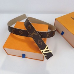 Sito Replica Qualità superiore replica Cintura reversibile Louis Vuitton LV con iniziali 30 mm M0646V Tela monogramma imitazioni Miglior Prezzo Qualità superiore replica Cintura reversibile Louis Vuitton LV con iniziali 30 mm M0646V Tela monogramma Replica