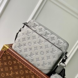 Sito Replica Borsa a tracolla Louis Vuitton Trio in pelle con monogramma in rilievo M46603 imitazioni Miglior Prezzo Borsa a tracolla Louis Vuitton Trio in pelle con monogramma in rilievo M46603 Replica
