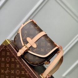Sito Replica Borsa Louis Vuitton Saumur BB in tela monogramma M46740 imitazioni Miglior Prezzo Borsa Louis Vuitton Saumur BB in tela monogramma M46740 Replica