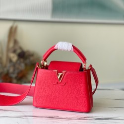 Sito Replica Borsa mini Louis Vuitton Capucines in pelle Taurillon rossa M56845 imitazioni Miglior Prezzo Borsa mini Louis Vuitton Capucines in pelle Taurillon rossa M56845 Replica