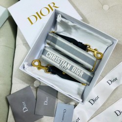 Sito Replica falso Tracolla regolabile con ricamo Dior Grigia imitazioni Miglior Prezzo falso Tracolla regolabile con ricamo Dior Grigia Replica