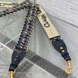 Sito Replica falso Tracolla Dior con Anello Ricamo Obliquo con Medaglioni Blu imitazioni Miglior Prezzo falso Tracolla Dior con Anello Ricamo Obliquo con Medaglioni Blu Replica