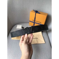 LV Initiales 40MM Cintura reversibile Taiga M0157V