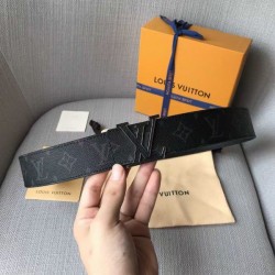 Dupe LV Initiales 40MM Cintura reversibile Taiga M0157V imitazioni perfette Replica LV Initiales 40MM Cintura reversibile Taiga M0157V Griffate