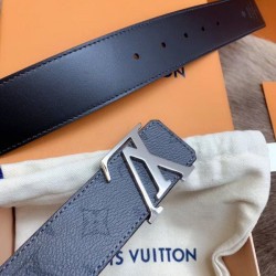 Dupe Louis Vuitton Initiales 40MM Cintura reversibile Monogram Eclipse M0285V imitazioni perfette Replica Louis Vuitton Initiales 40MM Cintura reversibile Monogram Eclipse M0285V Griffate