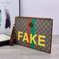 Pochette con stampa 'Fake / Not' 636171 Dupe Perfetta Cloni Firmate Pochette con stampa 'Fake / Not' 636171 imitazioni