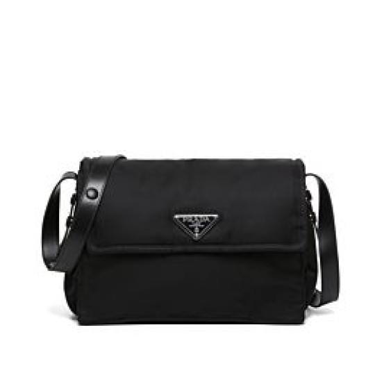 Borsa a tracolla Prada Medium in nylon imbottito 1BD255 Nera