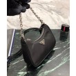 Mini borsa a tracolla Prada Re-Edition in nylon 1TT122