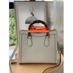Gucci Borsa tote Diana piccola 660195 Beige Gucci Borsa tote Diana piccola 660195 Beige