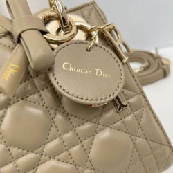 Replica Borse Dior Mini Lady Dior agnello cannage Arco biscotto caldo Imitazioni Replica qualità specchio Borse Dior Mini Lady Dior agnello cannage Arco biscotto caldo