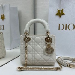 Replica qualità specchio Borse Dior Mini Lady Dior Arco con ciondoli D.I.O.R  bianco hardware dorato