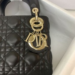 Replica Qualità superiore replica Mini Lady Dior con cuciture cannage nero Imitazioni Replica qualità specchio Qualità superiore replica Mini Lady Dior con cuciture cannage nero