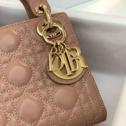 Replica Qualità superiore replica Mini Lady Dior con cuciture cannage rosa Imitazioni Replica qualità specchio Qualità superiore replica Mini Lady Dior con cuciture cannage rosa