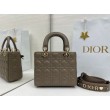 Borsa Dior Lady Dior My ABC Dior piccola Arco ciondolo D.I.O.R. in metallo grigio pietra