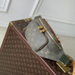 Replica Qualità superiore replica a tracolla Louis Vuitton M26933 Rush Bumbag Uomo verde Imitazioni Replica qualità specchio Qualità superiore replica a tracolla Louis Vuitton M26933 Rush Bumbag Uomo verde