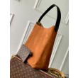Qualità superiore replica a mano LV Low Key Hobo MM M25516 scamosciata arancione