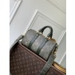 Bora Pari all'originale replica LV Keepall Bandoulière 25 M26930 uomo verde