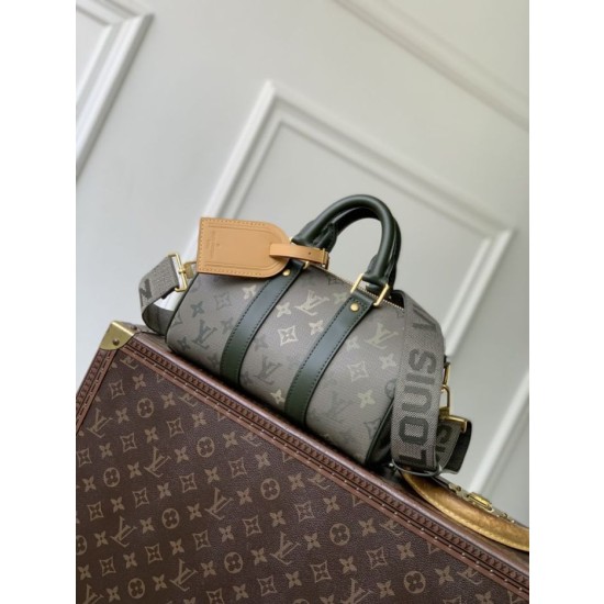 Bora Pari all'originale replica LV Keepall Bandoulière 25 M26930 uomo verde