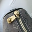 Bora Pari all'originale replica LV Keepall Bandoulière 25 M26930 uomo verde