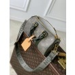 Bora Pari all'originale replica LV Keepall Bandoulière 25 M26930 uomo verde