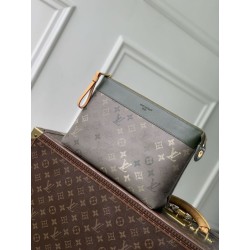LV M26970 Pochette Voyage Souple pochette da uomo verde