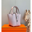 Borse Replica Tote Hermes Picotin Lock 18/22 Clemence Mauve Pale Borse Replica Tote Hermes Picotin Lock 18/22 Clemence Mauve Pale