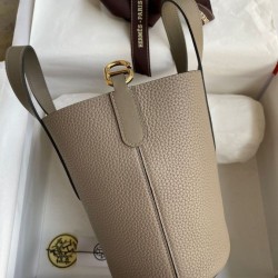 Replica Imitazioni borse griffate tote Hermes In The Loop 18 grigia Clemence Imitazioni Replica qualità specchio Imitazioni borse griffate tote Hermes In The Loop 18 grigia Clemence