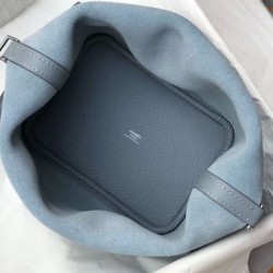 Replica Borsa Tote Hermes Picotin Lock 18/22 Blu Clemence Imitazioni Replica qualità specchio Borsa Tote Hermes Picotin Lock 18/22 Blu Clemence