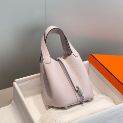 Replica Borse Tote Hermes Picotin Lock 18/22 Clemence Mauve Pale Imitazioni Replica qualità specchio Borse Tote Hermes Picotin Lock 18/22 Clemence Mauve Pale