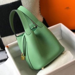 Replica Borsa Tote Hermes Picotin Lock 18/22 Verde Clemence Imitazioni Replica qualità specchio Borsa Tote Hermes Picotin Lock 18/22 Verde Clemence