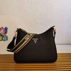 Qualità Specchio Replica Borsa a tracolla Prada Granata Nera Riproduzione Fedele Borsa a tracolla Prada Granata Nera imitazioni