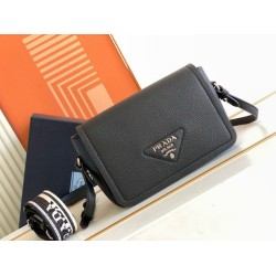 Bora Pari all'originale replica a tracolla piccola Prada Flap Granata Nera