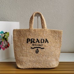 Qualità Specchio Replica Borsa tote grande Prada all'uncinetto in filato effetto rafia beige Riproduzione Fedele Borsa tote grande Prada all'uncinetto in filato effetto rafia beige imitazioni
