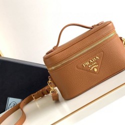 Qualità Specchio Replica Borse Imitazioni mini Vanity Prada Granata Marrone Riproduzione Fedele Borse Imitazioni mini Vanity Prada Granata Marrone imitazioni