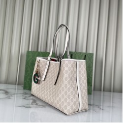 Qualità Specchio Replica Gucci GG Emblem borsa tote media 815213 Beige Riproduzione Fedele Gucci GG Emblem borsa tote media 815213 Beige imitazioni