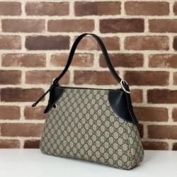 Qualità Specchio Replica Borsa a tracolla media Gucci GG Emblem 815217 nero Riproduzione Fedele Borsa a tracolla media Gucci GG Emblem 815217 nero imitazioni