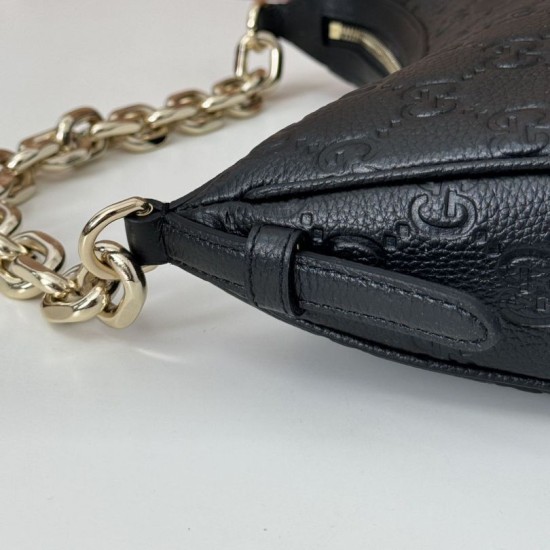 Qualità Specchio Replica Gucci 820453 Borsa a tracolla media GG Emblem Nero Riproduzione Fedele Gucci 820453 Borsa a tracolla media GG Emblem Nero imitazioni