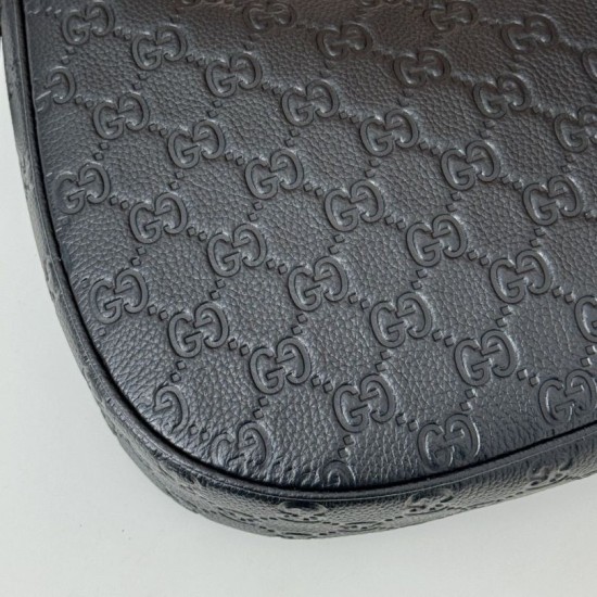 Qualità Specchio Replica Gucci 820453 Borsa a tracolla media GG Emblem Nero Riproduzione Fedele Gucci 820453 Borsa a tracolla media GG Emblem Nero imitazioni