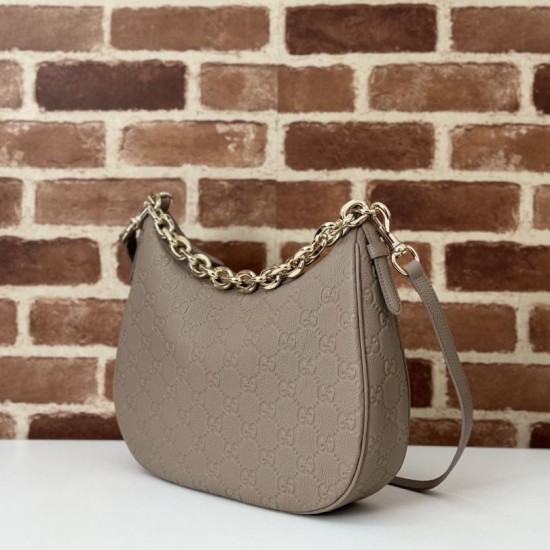 Qualità Specchio Replica Gucci 820453 GG Emblem borsa a tracolla media Talpa Riproduzione Fedele Gucci 820453 GG Emblem borsa a tracolla media Talpa imitazioni