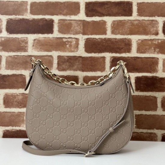 Qualità Specchio Replica Gucci 820453 GG Emblem borsa a tracolla media Talpa Riproduzione Fedele Gucci 820453 GG Emblem borsa a tracolla media Talpa imitazioni
