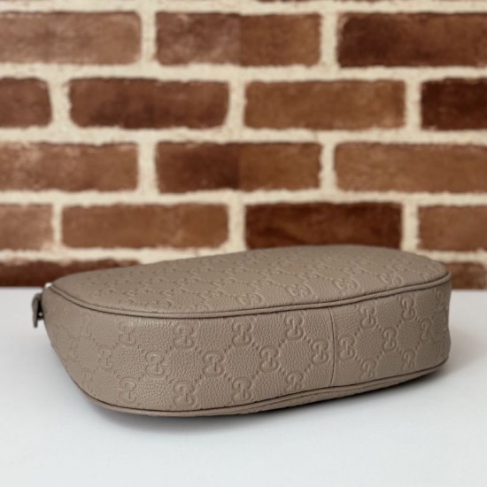 Qualità Specchio Replica Gucci 820453 GG Emblem borsa a tracolla media Talpa Riproduzione Fedele Gucci 820453 GG Emblem borsa a tracolla media Talpa imitazioni