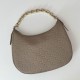 Qualità Specchio Replica Gucci 820453 GG Emblem borsa a tracolla media Talpa Riproduzione Fedele Gucci 820453 GG Emblem borsa a tracolla media Talpa imitazioni