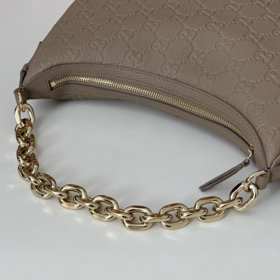 Qualità Specchio Replica Gucci 820453 GG Emblem borsa a tracolla media Talpa Riproduzione Fedele Gucci 820453 GG Emblem borsa a tracolla media Talpa imitazioni