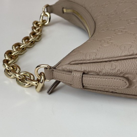 Qualità Specchio Replica Gucci 820453 GG Emblem borsa a tracolla media Talpa Riproduzione Fedele Gucci 820453 GG Emblem borsa a tracolla media Talpa imitazioni