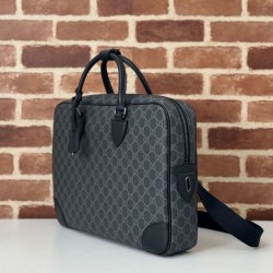 Qualità Specchio Replica Imitazione Gucci 821149 Borsa a tracolla media GG Emblem Nero Riproduzione Fedele Imitazione Gucci 821149 Borsa a tracolla media GG Emblem Nero imitazioni
