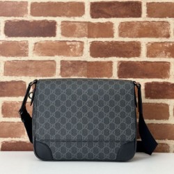 Riproduzione Fedele Gucci 821154 Borsa a tracolla media GG Emblem Nero imitazioni