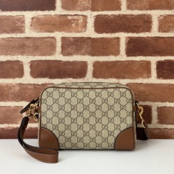 Gucci 821155 GG Emblem piccola borsa a tracolla Marrone