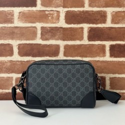 Gucci 821155 GG Emblem piccola borsa a tracolla Nero